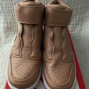 Nike womens Dunk Hi Ease